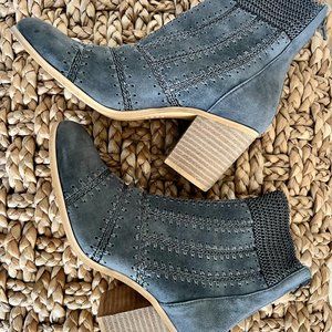 Nouveau Ventura Boots by Sundance:  Women's Size 9.0, Color Charcoal